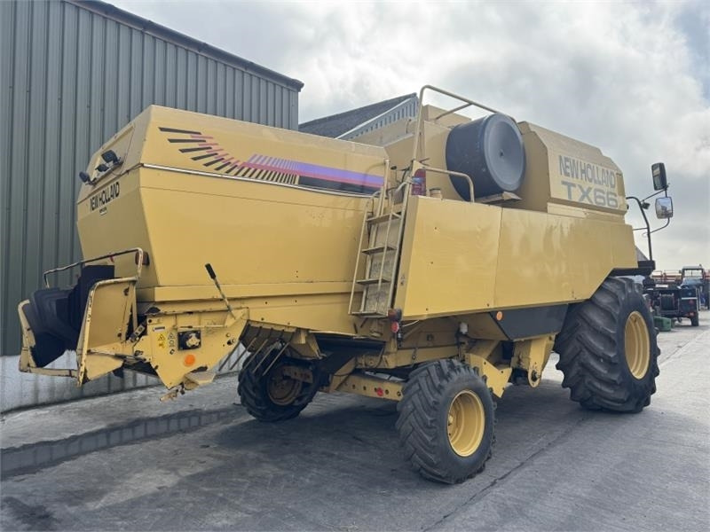 New Holland TX66 Combine Harvester c/ - 곡물 헤더 : 사진 4 New Holland TX66 Combine Harvester c/ - 곡물 헤더 : 사진 4