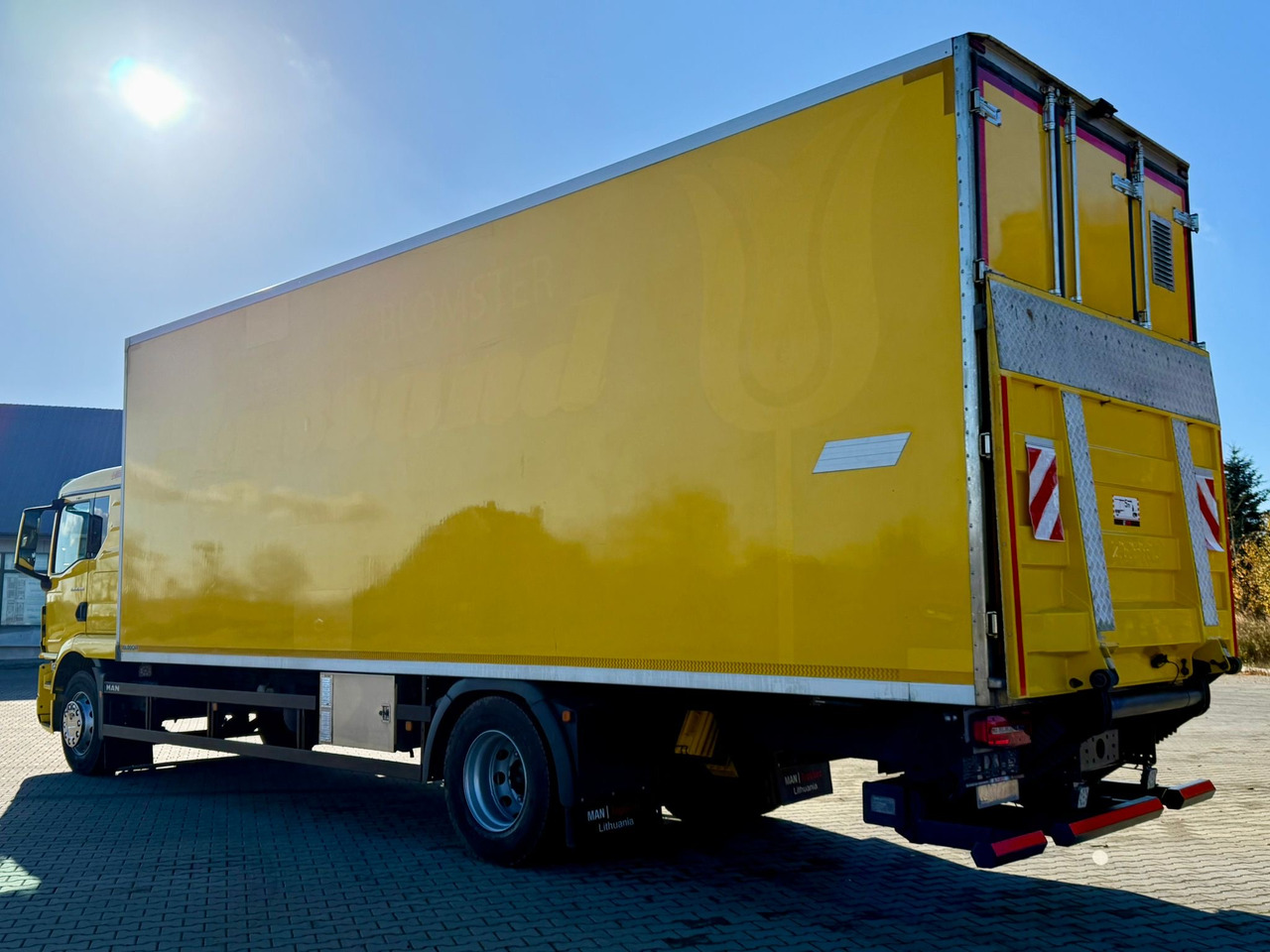 MAN 18.320 / IZOTERMA / GRZANA / WINDA / 20 EUROPALET / AUTOMAT / 170 TYŚ KM / 2021 R / SYPIALKA / CAŁY NA PODUSZKACH / SPROWADZONY / JAK NOWY - 등온 트럭 : 사진 3 MAN 18.320 / IZOTERMA / GRZANA / WINDA / 20 EUROPALET / AUTOMAT / 170 TYŚ KM / 2021 R / SYPIALKA / CAŁY NA PODUSZKACH / SPROWADZONY / JAK NOWY - 등온 트럭 : 사진 3