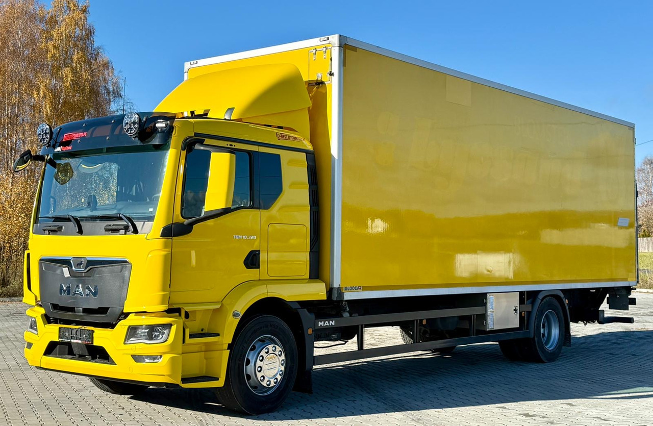 MAN 18.320 / IZOTERMA / GRZANA / WINDA / 20 EUROPALET / AUTOMAT / 170 TYŚ KM / 2021 R / SYPIALKA / CAŁY NA PODUSZKACH / SPROWADZONY / JAK NOWY - 등온 트럭 : 사진 2 MAN 18.320 / IZOTERMA / GRZANA / WINDA / 20 EUROPALET / AUTOMAT / 170 TYŚ KM / 2021 R / SYPIALKA / CAŁY NA PODUSZKACH / SPROWADZONY / JAK NOWY - 등온 트럭 : 사진 2