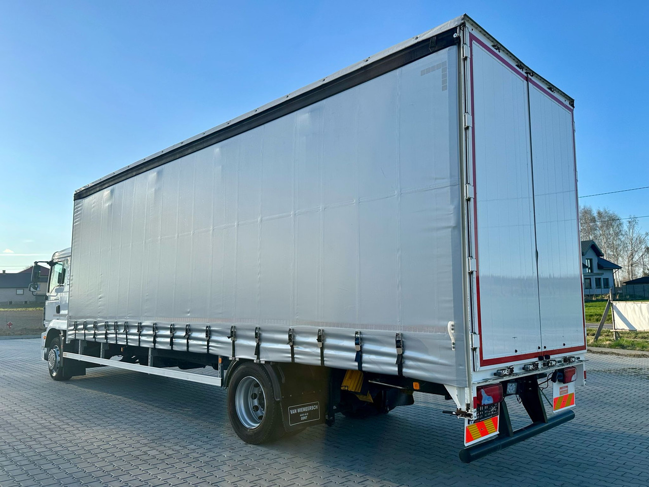 MAN TGM 18.290 / FIRANKA / WINDA / 22 EUROPALETY / AUTOMAT / SYPIALKA / 9 059 KG ŁADOWNOŚCI / NISKI PRZEBIEG / ZSUWANY DACH / EURO 6 - 커튼사이더 트럭 : 사진 3 MAN TGM 18.290 / FIRANKA / WINDA / 22 EUROPALETY / AUTOMAT / SYPIALKA / 9 059 KG ŁADOWNOŚCI / NISKI PRZEBIEG / ZSUWANY DACH / EURO 6 - 커튼사이더 트럭 : 사진 3