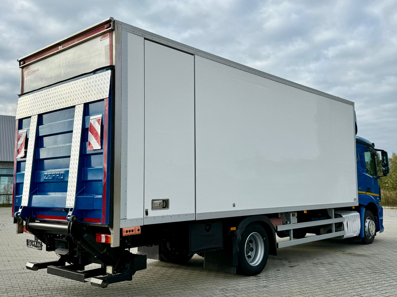 MERCEDES-BENZ ACTROS 1836 / CHŁODNIA / WINDA / 18 PALET / SILNIK 10677 cm3 / CARRIER / SYPIALKA / AUTOMAT / 2018 ROK - 냉동탑차 : 사진 3 MERCEDES-BENZ ACTROS 1836 / CHŁODNIA / WINDA / 18 PALET / SILNIK 10677 cm3 / CARRIER / SYPIALKA / AUTOMAT / 2018 ROK - 냉동탑차 : 사진 3