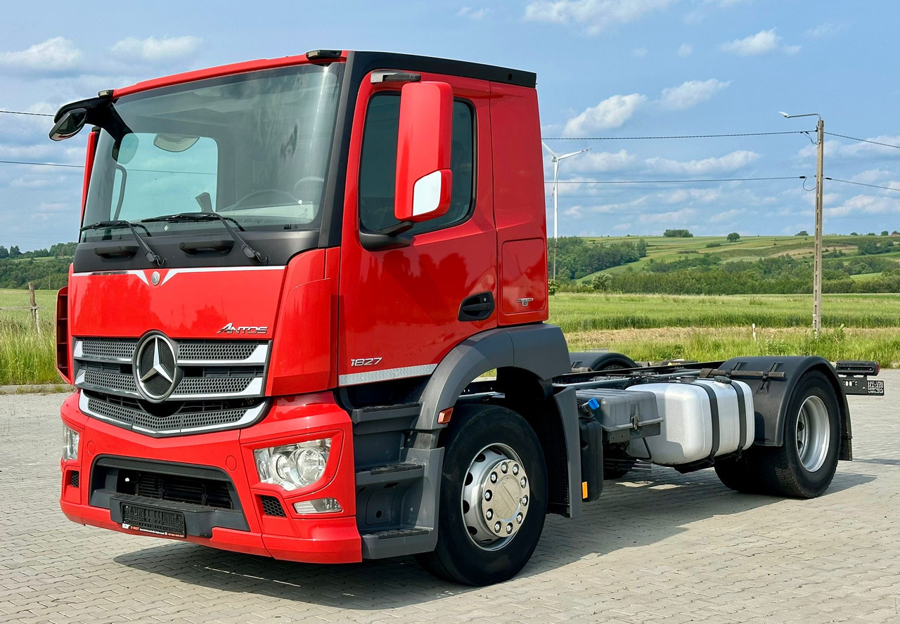 MERCEDES-BENZ ANTOS 1827 / DO ZABUDOWY / ROZSTAW OSI 3.8 M / EURO 6 / WYWROTKA / BECZKA / UTRZYMANIE DRÓG / HAKOWIEC / Z NIEMIEC - 캡 새시 트럭 : 사진 2 MERCEDES-BENZ ANTOS 1827 / DO ZABUDOWY / ROZSTAW OSI 3.8 M / EURO 6 / WYWROTKA / BECZKA / UTRZYMANIE DRÓG / HAKOWIEC / Z NIEMIEC - 캡 새시 트럭 : 사진 2