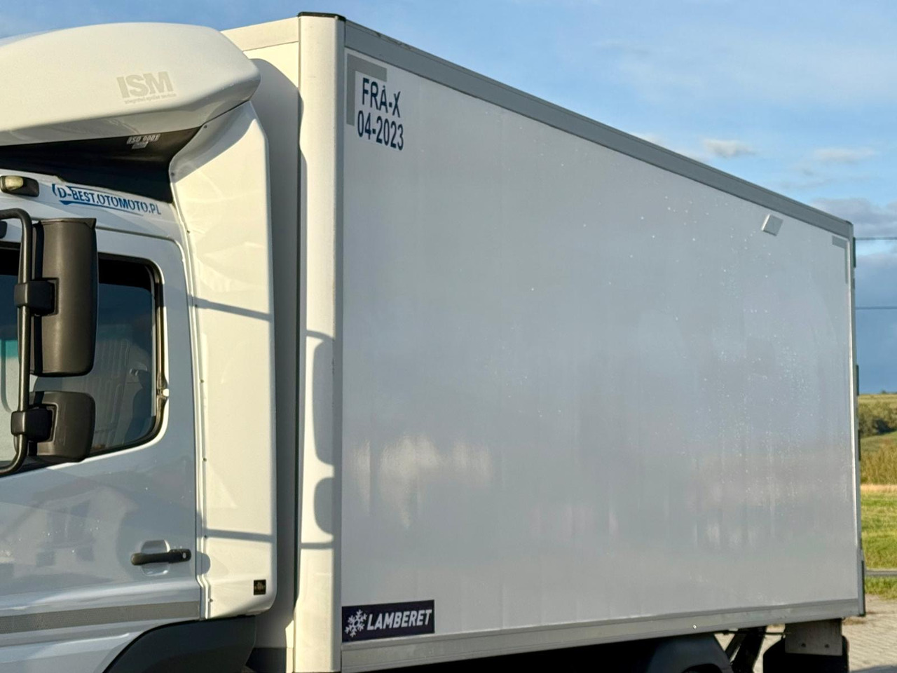 냉동탑차 MERCEDES-BENZ ATEGO 1218 / CHŁODNIA / IZOTERMA / WINDA / 5.10 M DŁUGOŚCI / LAMBERET / AUTOMAT / 2017 ROK / 410 TYŚ KM : 사진 9 냉동탑차 MERCEDES-BENZ ATEGO 1218 / CHŁODNIA / IZOTERMA / WINDA / 5.10 M DŁUGOŚCI / LAMBERET / AUTOMAT / 2017 ROK / 410 TYŚ KM : 사진 9