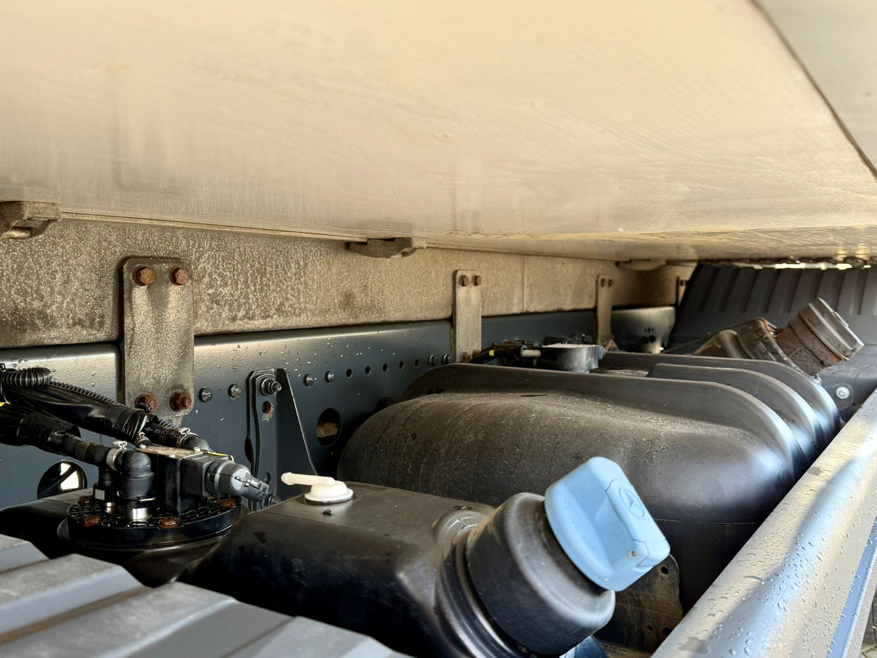 냉동탑차 MERCEDES-BENZ ATEGO 1218 / CHŁODNIA / IZOTERMA / WINDA / 5.10 M DŁUGOŚCI / LAMBERET / AUTOMAT / 2017 ROK / 410 TYŚ KM : 사진 13 냉동탑차 MERCEDES-BENZ ATEGO 1218 / CHŁODNIA / IZOTERMA / WINDA / 5.10 M DŁUGOŚCI / LAMBERET / AUTOMAT / 2017 ROK / 410 TYŚ KM : 사진 13