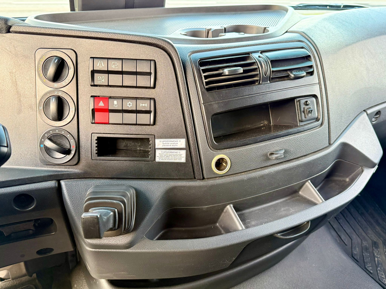 냉동탑차 MERCEDES-BENZ ATEGO 1218 / CHŁODNIA / IZOTERMA / WINDA / 5.10 M DŁUGOŚCI / LAMBERET / AUTOMAT / 2017 ROK / 410 TYŚ KM : 사진 16 냉동탑차 MERCEDES-BENZ ATEGO 1218 / CHŁODNIA / IZOTERMA / WINDA / 5.10 M DŁUGOŚCI / LAMBERET / AUTOMAT / 2017 ROK / 410 TYŚ KM : 사진 16