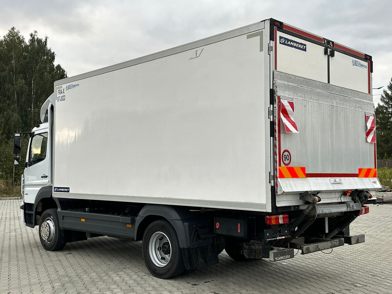 MERCEDES-BENZ ATEGO 1218 / CHŁODNIA / WINDA / 12 PALET / 5.10 M DŁUGOŚCI / AUTOMAT / LAMBERET / 5090 KG ŁADOWNOŚCI - 냉동탑차 : 사진 3 MERCEDES-BENZ ATEGO 1218 / CHŁODNIA / WINDA / 12 PALET / 5.10 M DŁUGOŚCI / AUTOMAT / LAMBERET / 5090 KG ŁADOWNOŚCI - 냉동탑차 : 사진 3