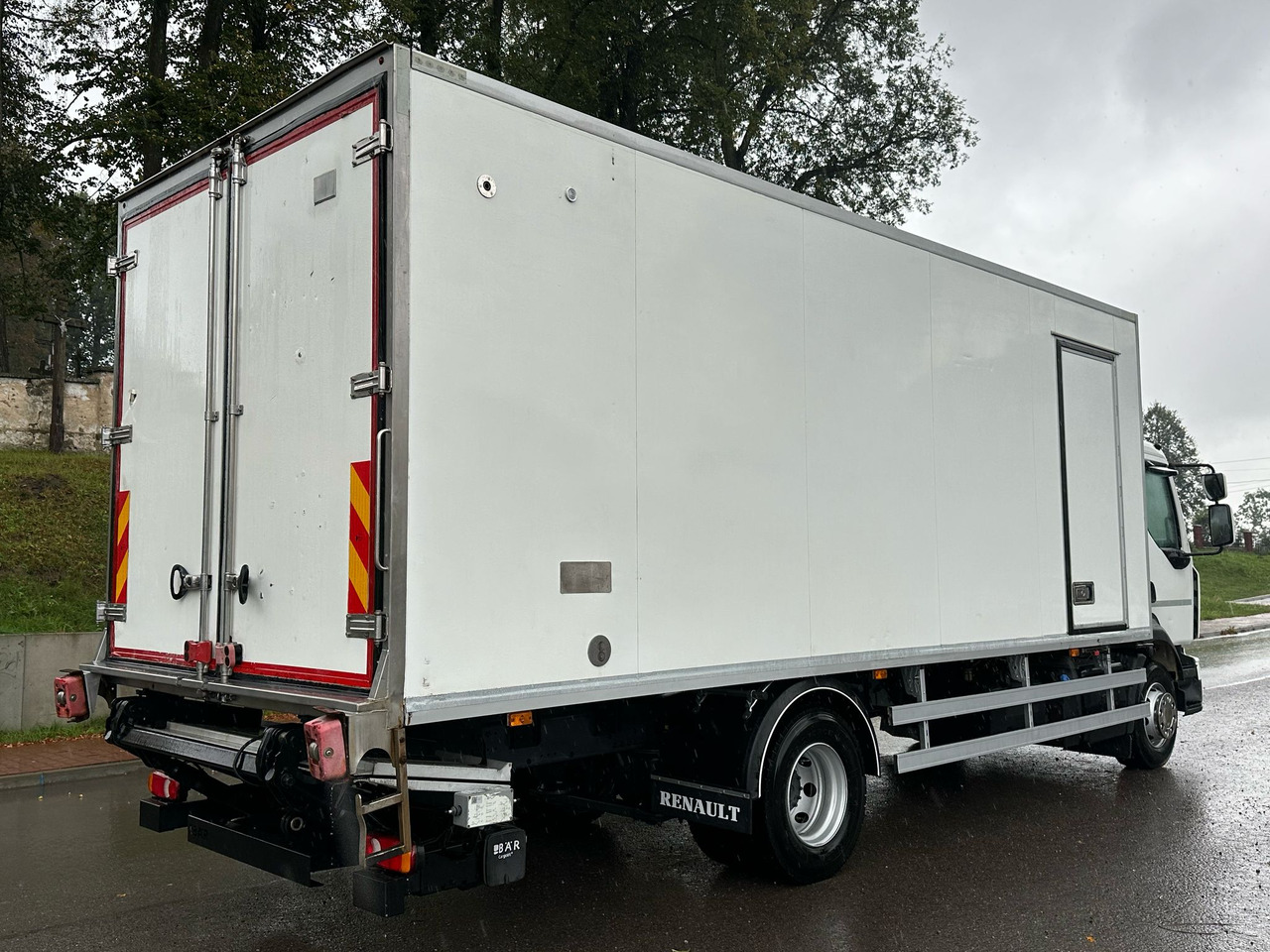 RENAULT D 14 / 240 / CHŁODNIA / WINDA / 16 EUROPALET / 6.7 M DŁUGOŚCI / BI-TEMPERATURA / CARRIER SUPRA 850 - 냉동탑차 : 사진 3 RENAULT D 14 / 240 / CHŁODNIA / WINDA / 16 EUROPALET / 6.7 M DŁUGOŚCI / BI-TEMPERATURA / CARRIER SUPRA 850 - 냉동탑차 : 사진 3