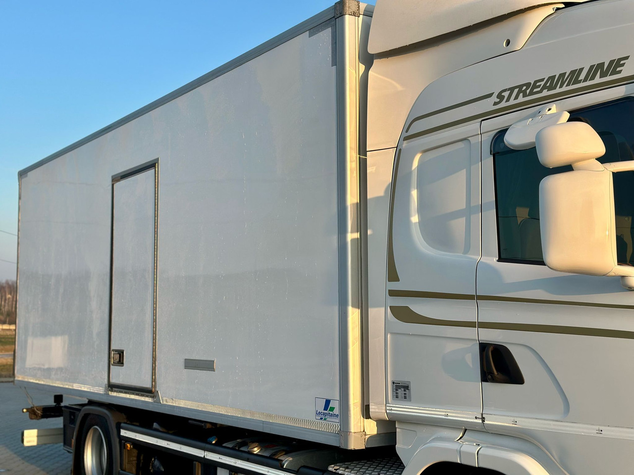 등온 트럭 SCANIA G360 / IZOTERMA / 6.8 M DŁUGOŚCI / AUTOMAT / CAŁA NA PODUSZKACH / KLIMA POSTOJOWA / ELEKTRYCZNA ROLETA TYŁ / SYPIALKA : 사진 16 등온 트럭 SCANIA G360 / IZOTERMA / 6.8 M DŁUGOŚCI / AUTOMAT / CAŁA NA PODUSZKACH / KLIMA POSTOJOWA / ELEKTRYCZNA ROLETA TYŁ / SYPIALKA : 사진 16