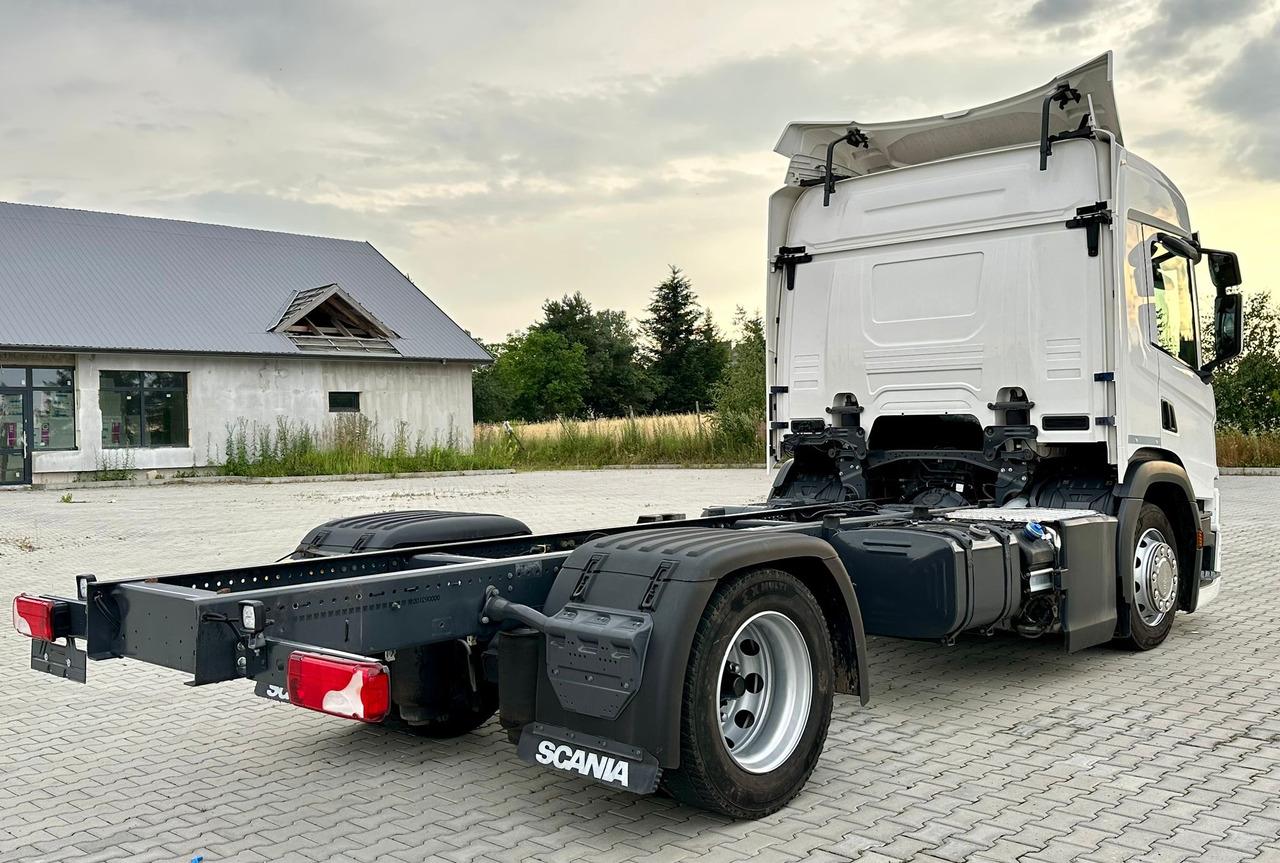 SCANIA P220 / RAMA DO ZABUDOWY / ROZSTAW OSI 3.90 M / SILNIK 6 / WYWROTKA / BECZKA / HAKOWIEC / UTRZYMANIE DRÓG / AUTOMAT / 2019 ROK / NISKI PRZEBIEG - 캡 새시 트럭 : 사진 4 SCANIA P220 / RAMA DO ZABUDOWY / ROZSTAW OSI 3.90 M / SILNIK 6 / WYWROTKA / BECZKA / HAKOWIEC / UTRZYMANIE DRÓG / AUTOMAT / 2019 ROK / NISKI PRZEBIEG - 캡 새시 트럭 : 사진 4