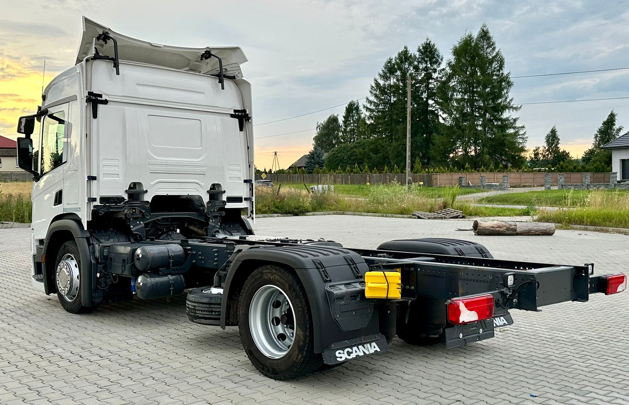 SCANIA P220 / RAMA DO ZABUDOWY / ROZSTAW OSI 3.90 M / SILNIK 6 / WYWROTKA / BECZKA / HAKOWIEC / UTRZYMANIE DRÓG / AUTOMAT / 2019 ROK / NISKI PRZEBIEG - 캡 새시 트럭 : 사진 3 SCANIA P220 / RAMA DO ZABUDOWY / ROZSTAW OSI 3.90 M / SILNIK 6 / WYWROTKA / BECZKA / HAKOWIEC / UTRZYMANIE DRÓG / AUTOMAT / 2019 ROK / NISKI PRZEBIEG - 캡 새시 트럭 : 사진 3