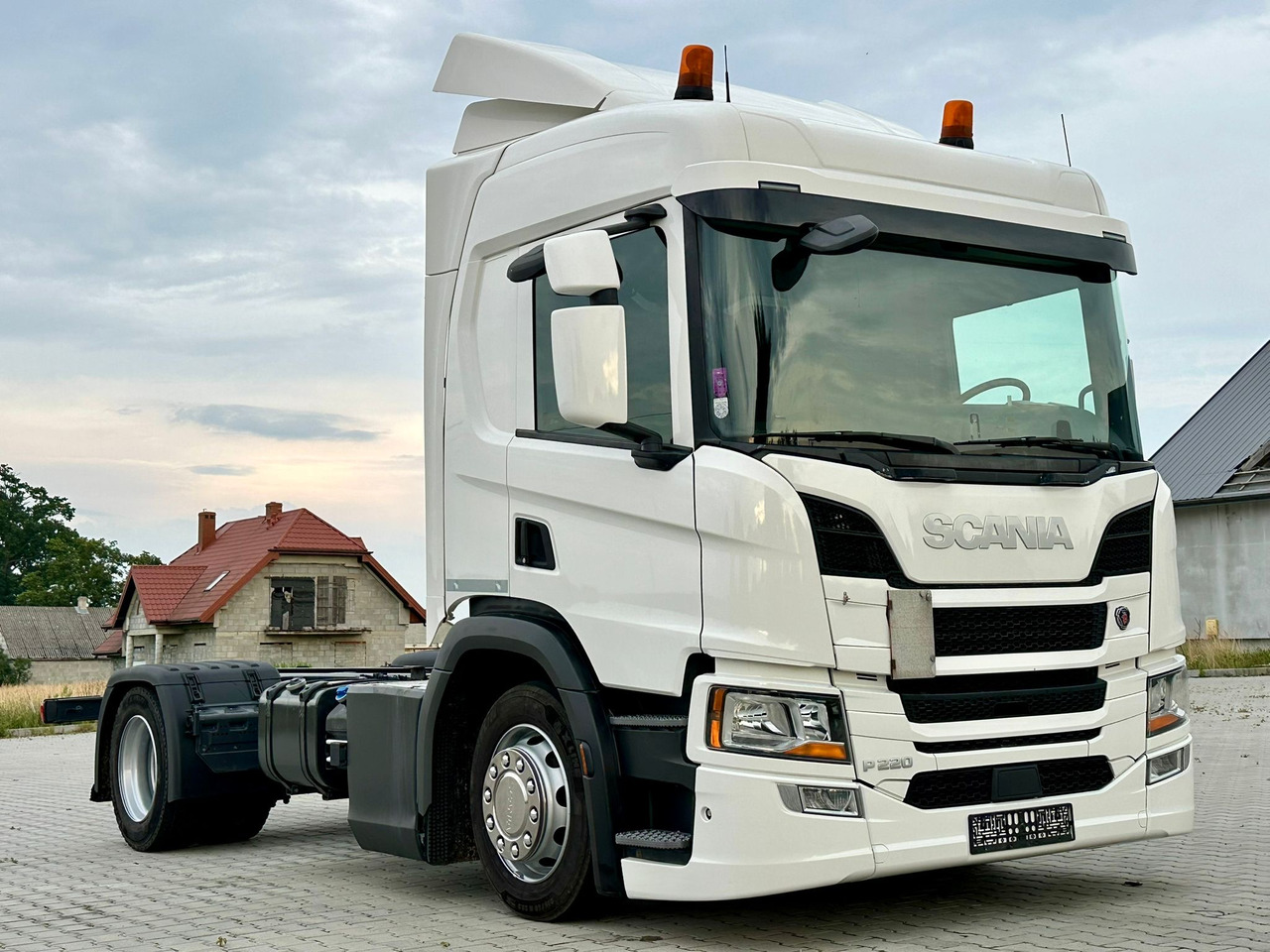 SCANIA P220 / RAMA DO ZABUDOWY / ROZSTAW OSI 3.90 M / SILNIK 6 / WYWROTKA / BECZKA / HAKOWIEC / UTRZYMANIE DRÓG / AUTOMAT / 2019 ROK / NISKI PRZEBIEG - 캡 새시 트럭 : 사진 1 SCANIA P220 / RAMA DO ZABUDOWY / ROZSTAW OSI 3.90 M / SILNIK 6 / WYWROTKA / BECZKA / HAKOWIEC / UTRZYMANIE DRÓG / AUTOMAT / 2019 ROK / NISKI PRZEBIEG - 캡 새시 트럭 : 사진 1