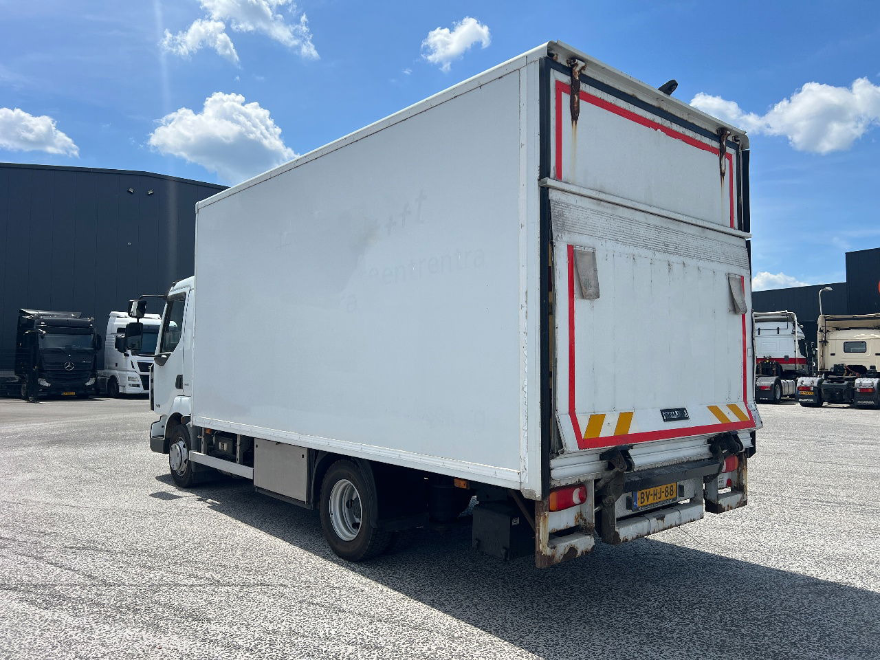 Renault Midliner 160 Manual - 박스 트럭 : 사진 4 Renault Midliner 160 Manual - 박스 트럭 : 사진 4