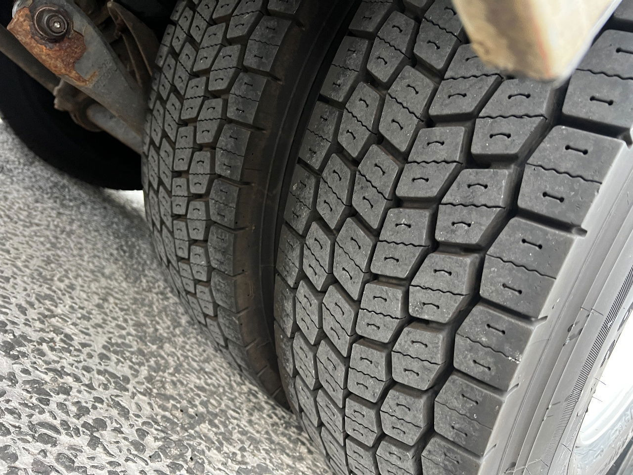 Volvo FM 9.300 Globe 6x2, Euro 5 - 박스 트럭 : 사진 5 Volvo FM 9.300 Globe 6x2, Euro 5 - 박스 트럭 : 사진 5