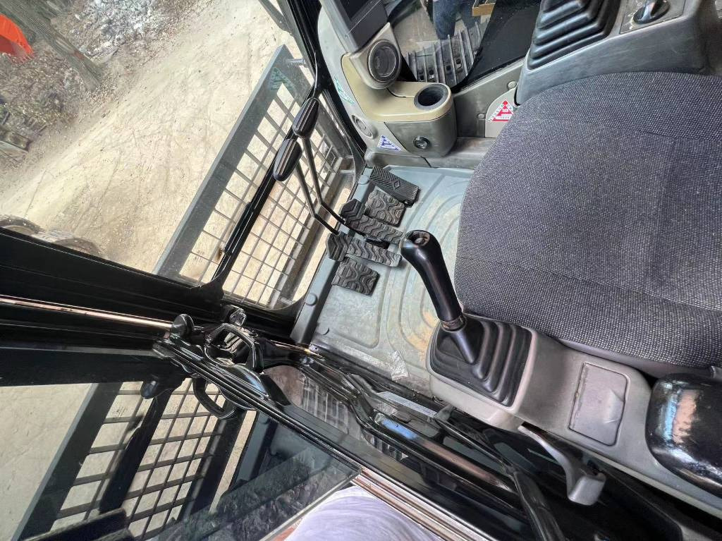 CAT 320 D L - 크롤러 굴삭기 : 사진 5 CAT 320 D L - 크롤러 굴삭기 : 사진 5