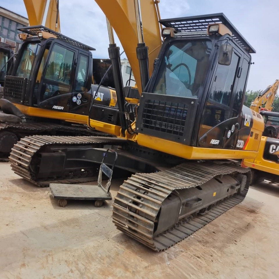 CAT 323 D - 크롤러 굴삭기 : 사진 4 CAT 323 D - 크롤러 굴삭기 : 사진 4