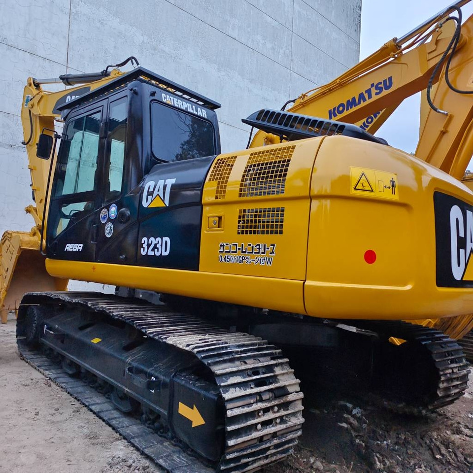 CAT 323 D - 크롤러 굴삭기 : 사진 1 CAT 323 D - 크롤러 굴삭기 : 사진 1