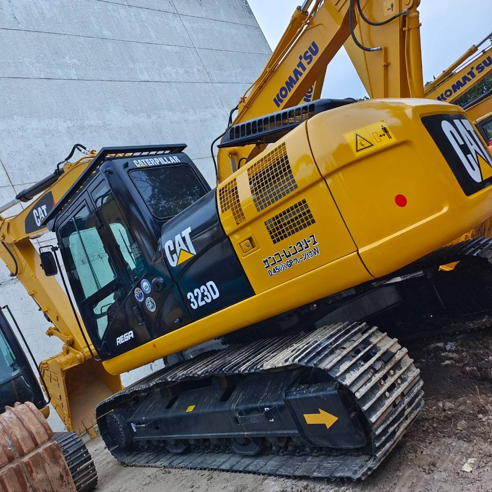 CAT 323 D - 크롤러 굴삭기 : 사진 1 CAT 323 D - 크롤러 굴삭기 : 사진 1