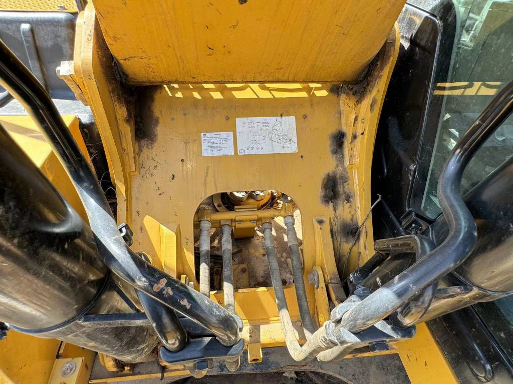 CAT 323GC - 크롤러 굴삭기 : 사진 3 CAT 323GC - 크롤러 굴삭기 : 사진 3