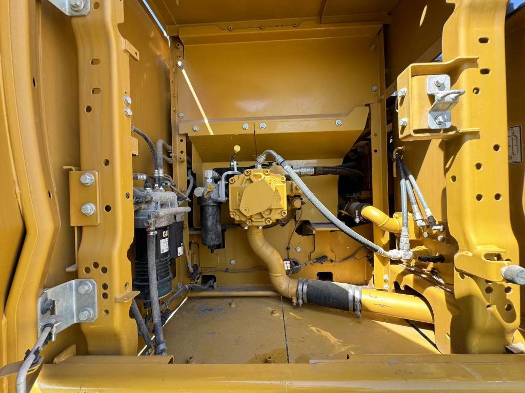 CAT 323GC - 크롤러 굴삭기 : 사진 2 CAT 323GC - 크롤러 굴삭기 : 사진 2