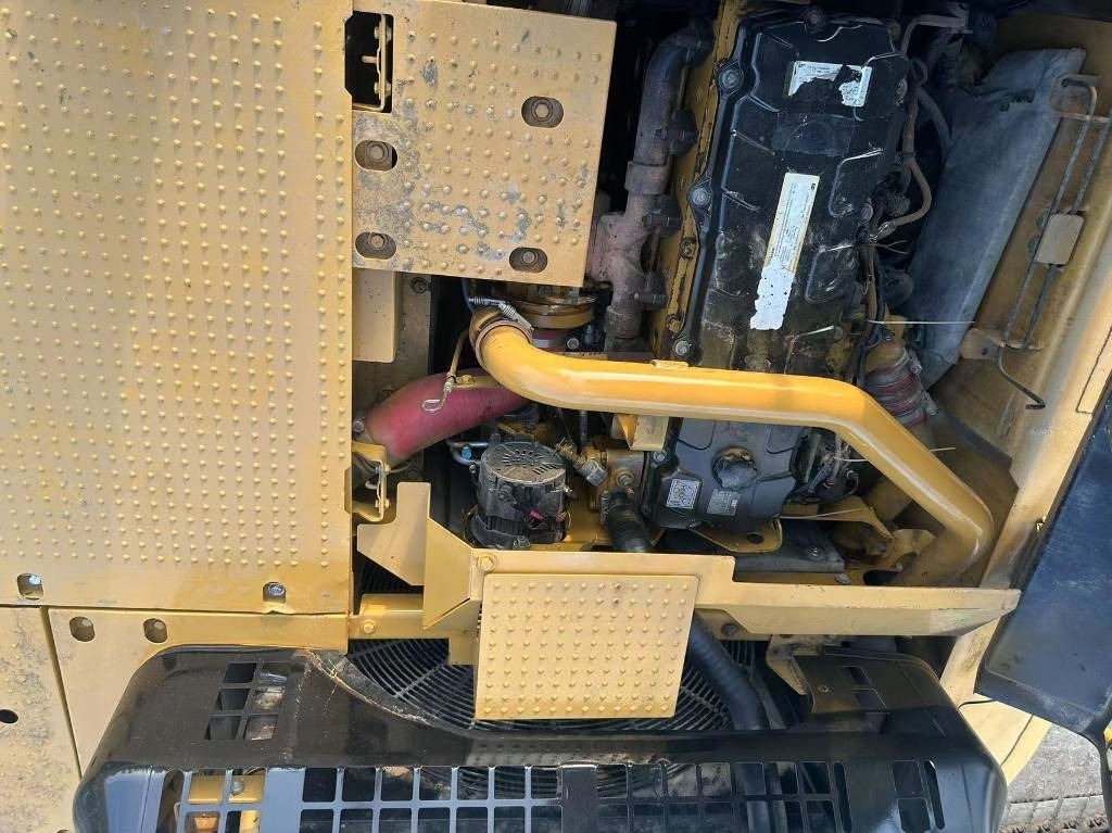 CAT 330 D - 크롤러 굴삭기 : 사진 2 CAT 330 D - 크롤러 굴삭기 : 사진 2