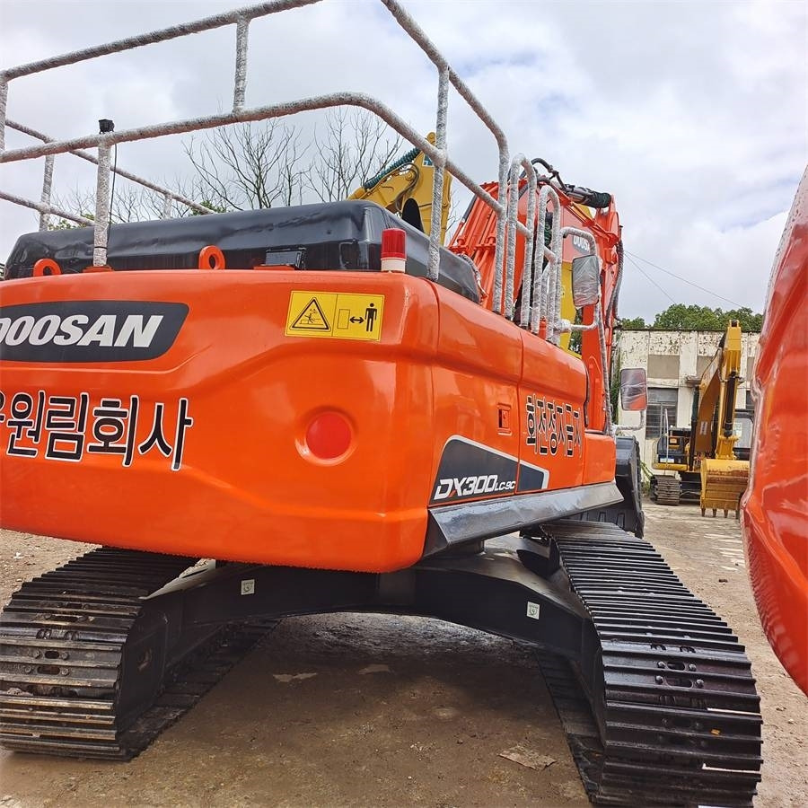 크롤러 굴삭기 Doosan DX 300 LCA : 사진 7