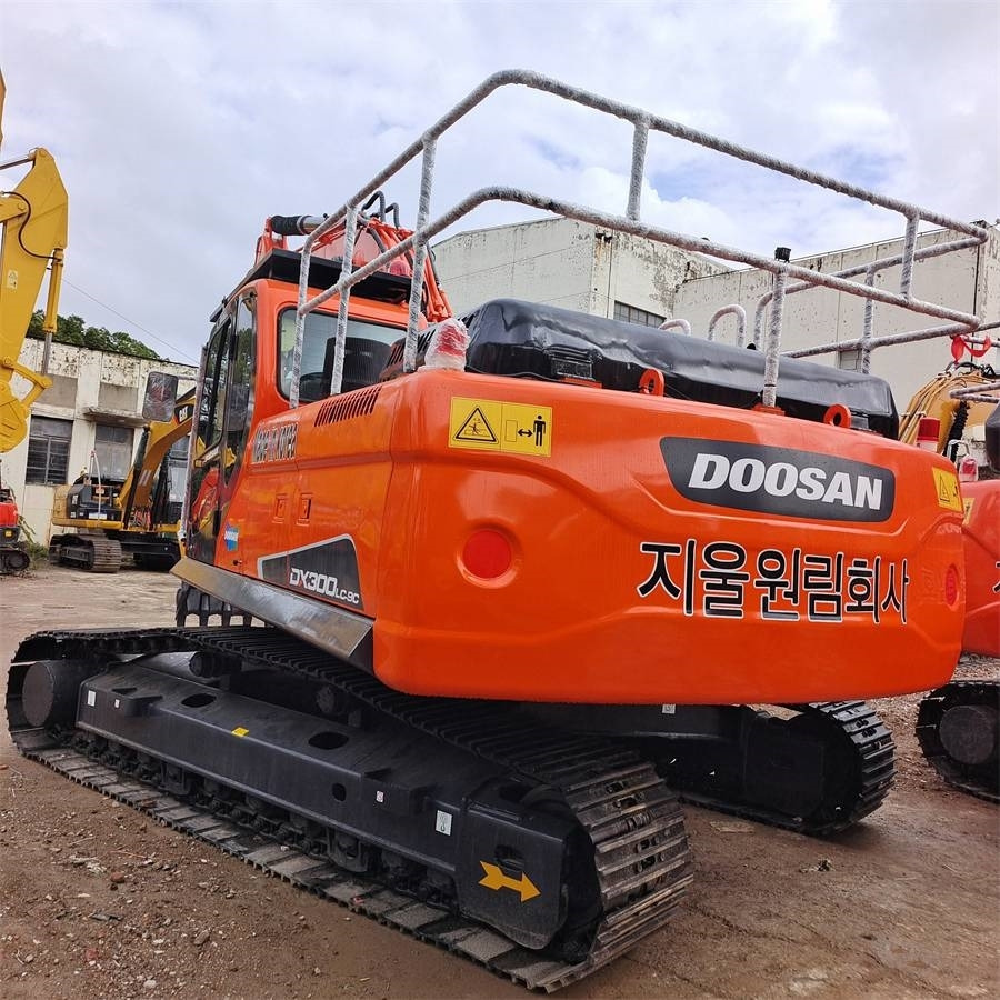 크롤러 굴삭기 Doosan DX 300 LCA : 사진 8