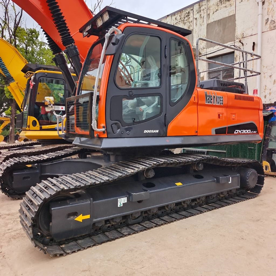 Doosan DX 300 - 크롤러 굴삭기 : 사진 2 Doosan DX 300 - 크롤러 굴삭기 : 사진 2
