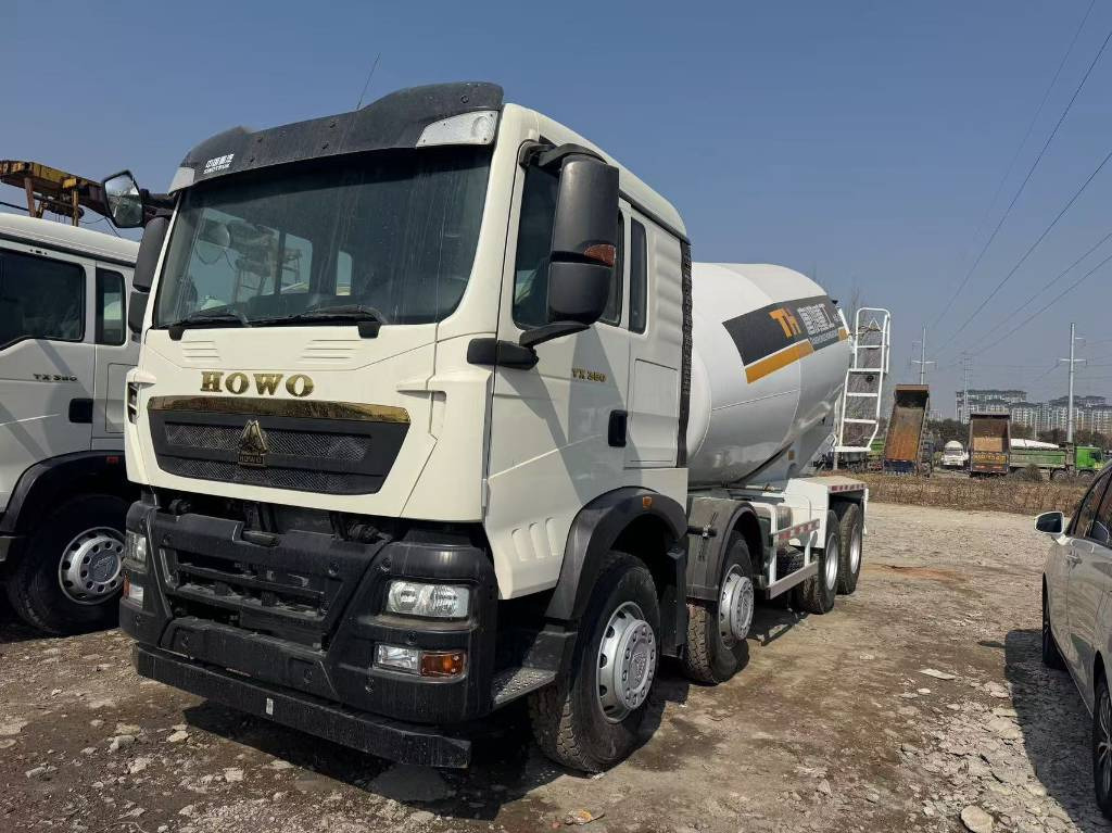 Howo 100% New and used - 유조트럭 : 사진 1 Howo 100% New and used - 유조트럭 : 사진 1