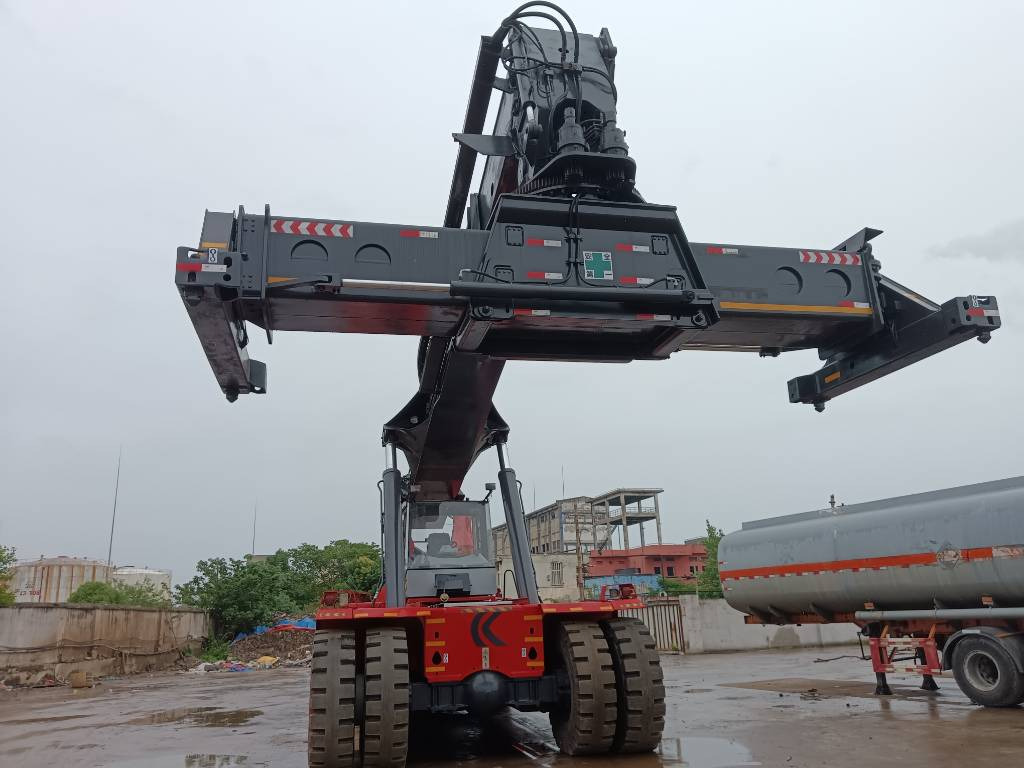 Kalmar DRF 450 - 리치 스태커 : 사진 4 Kalmar DRF 450 - 리치 스태커 : 사진 4