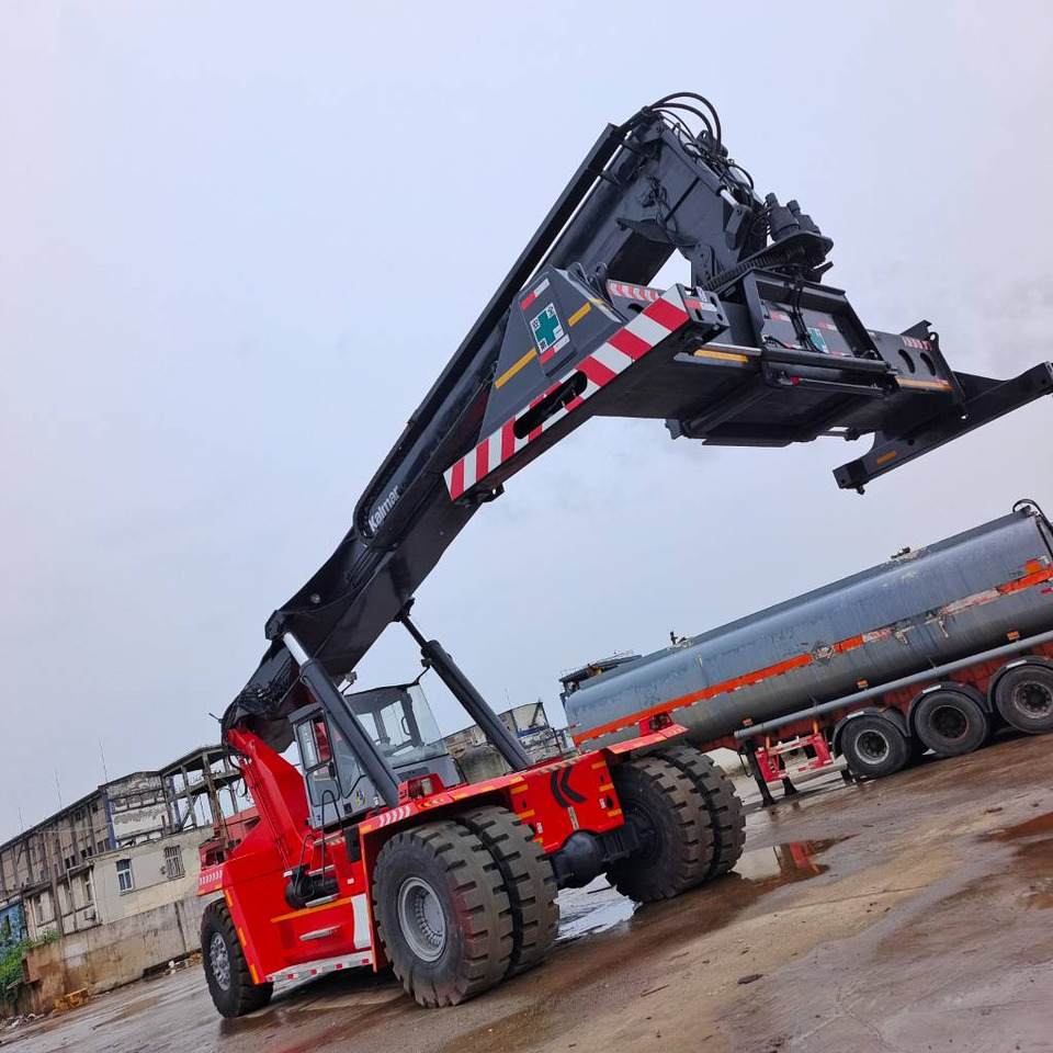 Kalmar DRF 450 - 리치 스태커 : 사진 3 Kalmar DRF 450 - 리치 스태커 : 사진 3