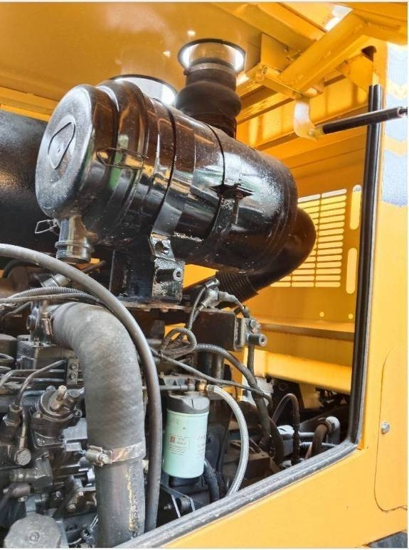 Komatsu WA 320-5 - 크롤러 굴삭기 : 사진 2 Komatsu WA 320-5 - 크롤러 굴삭기 : 사진 2