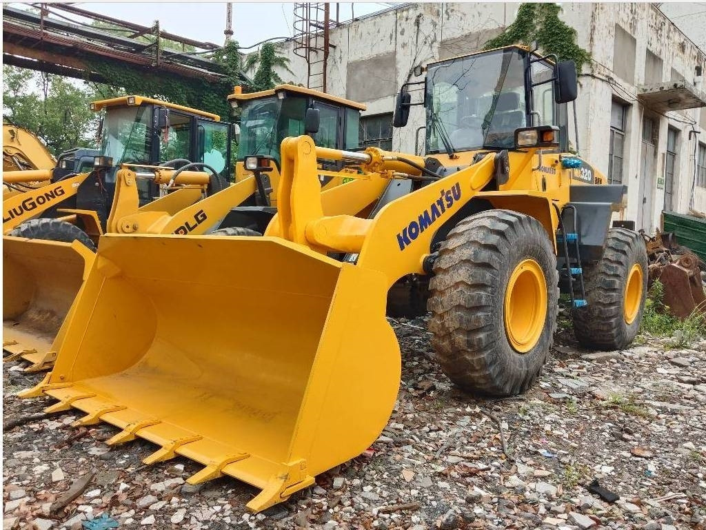 Komatsu WA 320-5 - 크롤러 굴삭기 : 사진 1 Komatsu WA 320-5 - 크롤러 굴삭기 : 사진 1