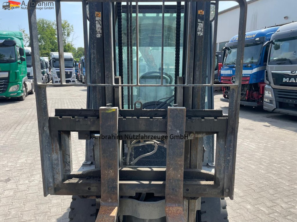Doosan D30S-7 3000 kg Tragkraft Guter Zustand - 디젤 지게차 : 사진 2 Doosan D30S-7 3000 kg Tragkraft Guter Zustand - 디젤 지게차 : 사진 2