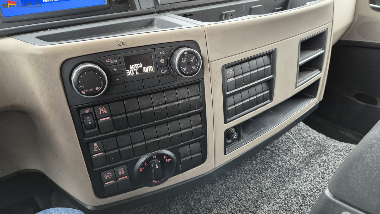 MAN 8.250 7,30 m Koffer, Navi, Topzustand - 박스 밴 : 사진 3 MAN 8.250 7,30 m Koffer, Navi, Topzustand - 박스 밴 : 사진 3