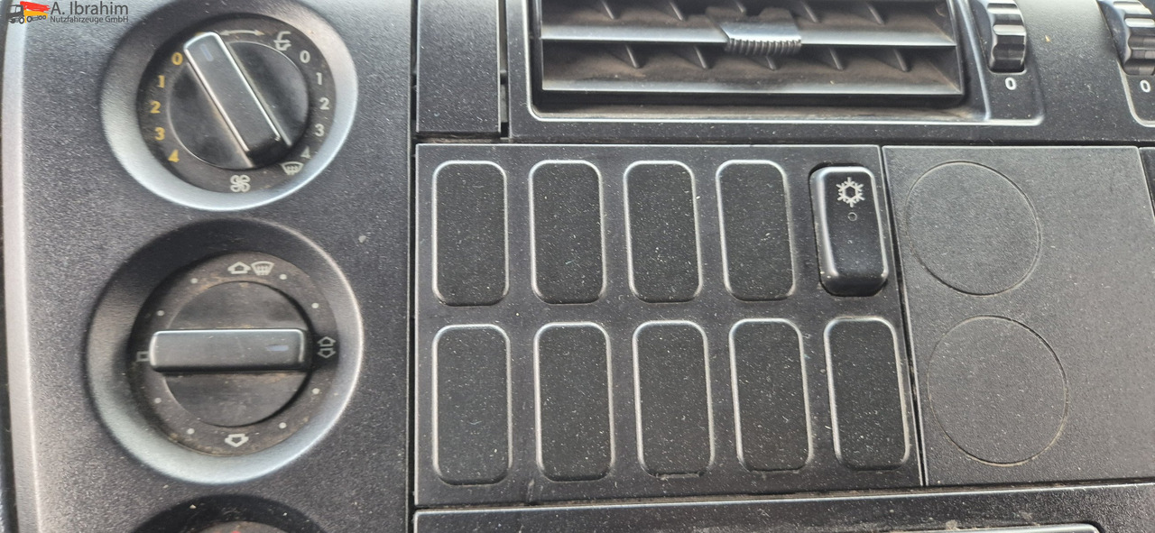 Mercedes-Benz 823 LBW | Radstand 4900 mm | 7.2 m Pritsche Klima | 3 Pedals - 커튼 사이드 밴 : 사진 2 Mercedes-Benz 823 LBW | Radstand 4900 mm | 7.2 m Pritsche Klima | 3 Pedals - 커튼 사이드 밴 : 사진 2