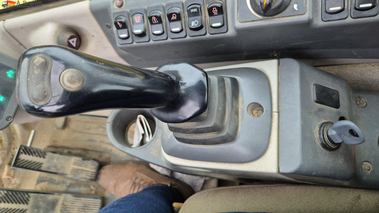 New Holland MH 2.6 Zustand gut, deutsche Maschine incl. Greifer und Dreservo - 휠 굴삭기 : 사진 3 New Holland MH 2.6 Zustand gut, deutsche Maschine incl. Greifer und Dreservo - 휠 굴삭기 : 사진 3