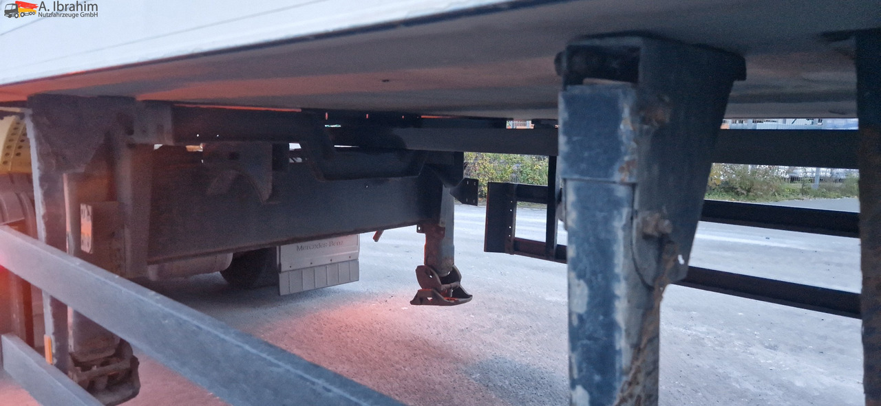 Schmitz SKO 24 Citysattel, 3. Achse zwangsgelenkt Frigoblock - 세미 트레일러 : 사진 2 Schmitz SKO 24 Citysattel, 3. Achse zwangsgelenkt Frigoblock - 세미 트레일러 : 사진 2