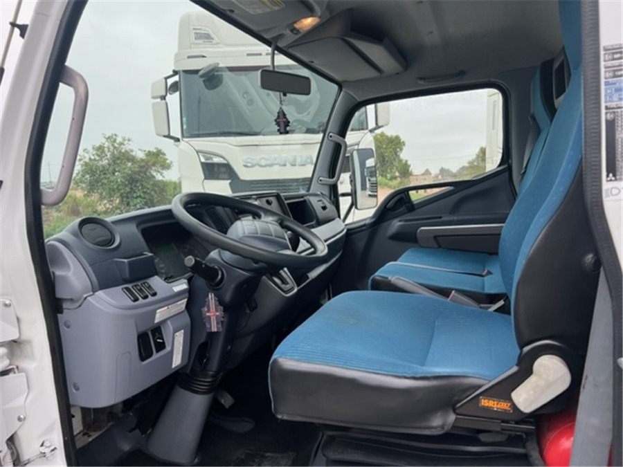 Mitsubishi 7C18 - 등온 트럭 : 사진 5 Mitsubishi 7C18 - 등온 트럭 : 사진 5