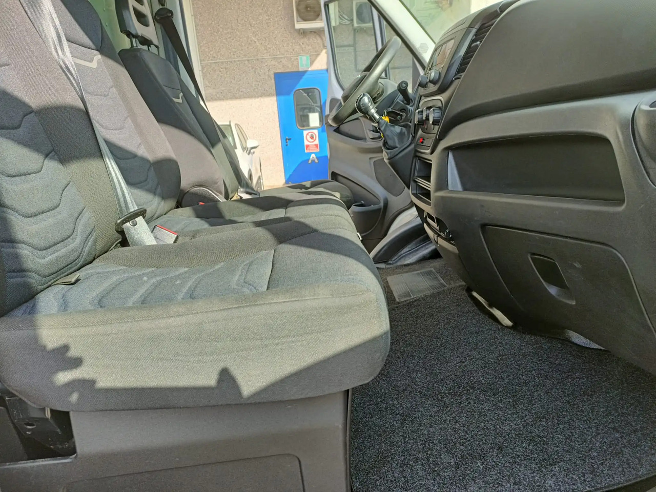 IVECO DAILY 35C14 - 밴 : 사진 2 IVECO DAILY 35C14 - 밴 : 사진 2