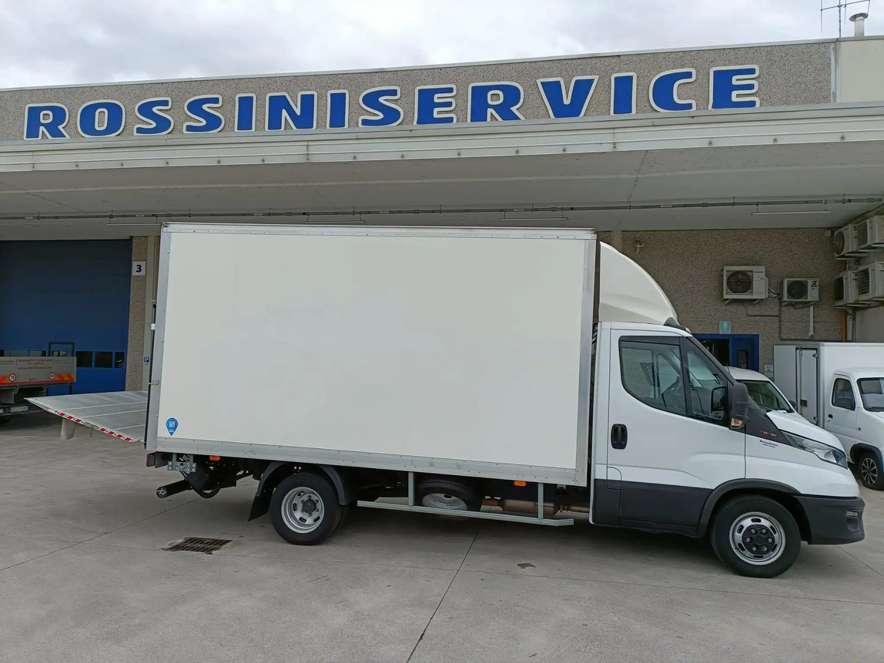 IVECO DAILY 35C16 3.0 - 박스 밴 : 사진 4 IVECO DAILY 35C16 3.0 - 박스 밴 : 사진 4
