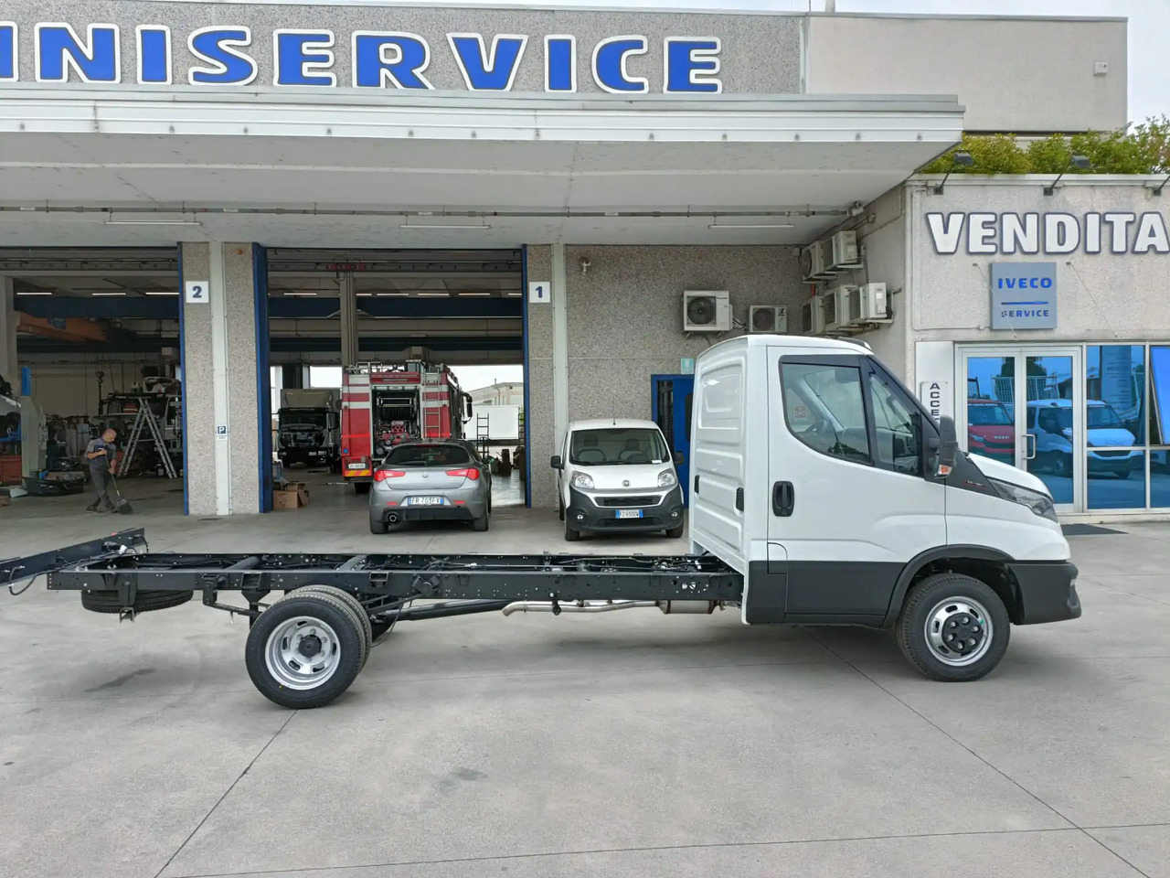 IVECO DAILY 35C18 MOD. 2025 A TELAIO NUOVO - 밴 : 사진 4 IVECO DAILY 35C18 MOD. 2025 A TELAIO NUOVO - 밴 : 사진 4