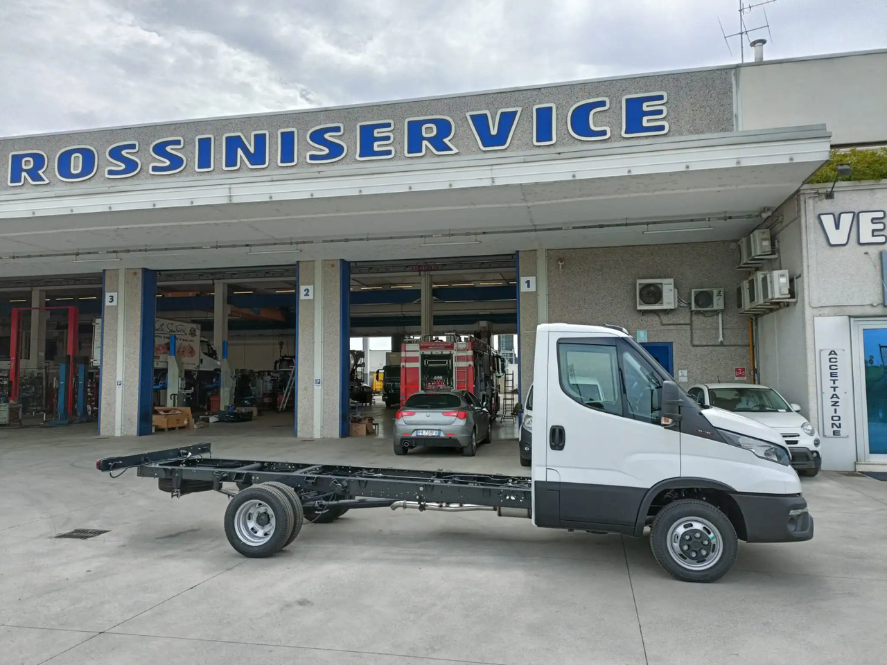 IVECO DAILY 35C18 MOD. 2025 A TELAIO NUOVO - 밴 : 사진 3 IVECO DAILY 35C18 MOD. 2025 A TELAIO NUOVO - 밴 : 사진 3