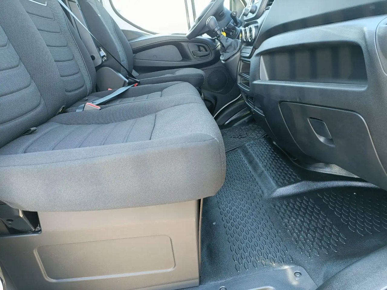 리스  IVECO DAILY 35S14 L2H2 CNG METANO KM 0 IVECO DAILY 35S14 L2H2 CNG METANO KM 0 : 사진 10