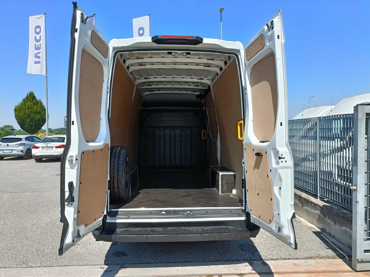 리스  IVECO DAILY 35S14 L2H2 CNG METANO KM 0 IVECO DAILY 35S14 L2H2 CNG METANO KM 0 : 사진 9