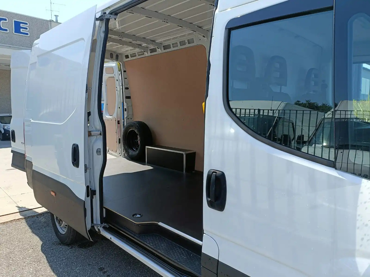 리스  IVECO DAILY 35S14 L2H2 CNG METANO KM 0 IVECO DAILY 35S14 L2H2 CNG METANO KM 0 : 사진 8