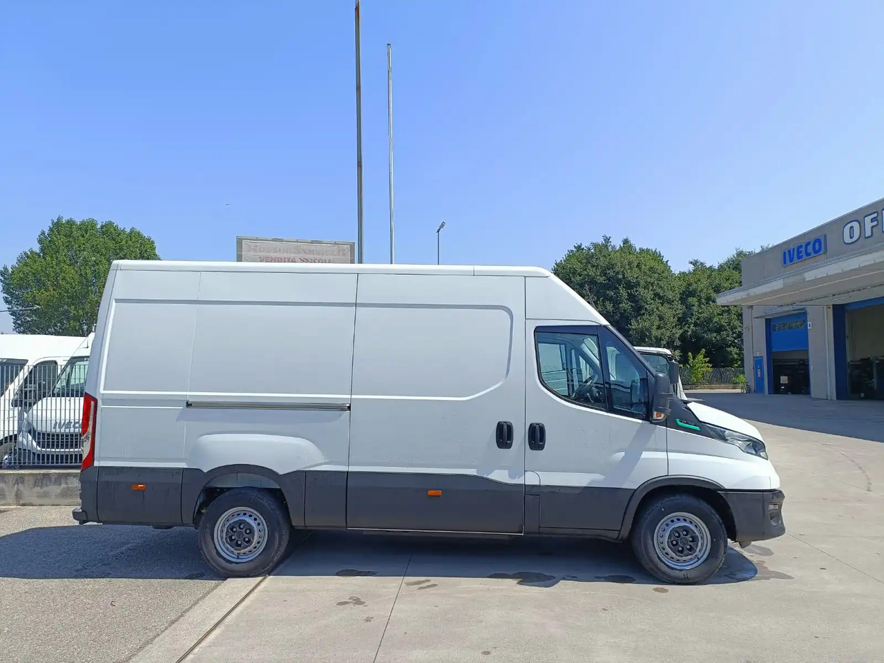 IVECO DAILY 35S14 L2H2 CNG METANO KM 0 - 패널 밴 : 사진 4 IVECO DAILY 35S14 L2H2 CNG METANO KM 0 - 패널 밴 : 사진 4