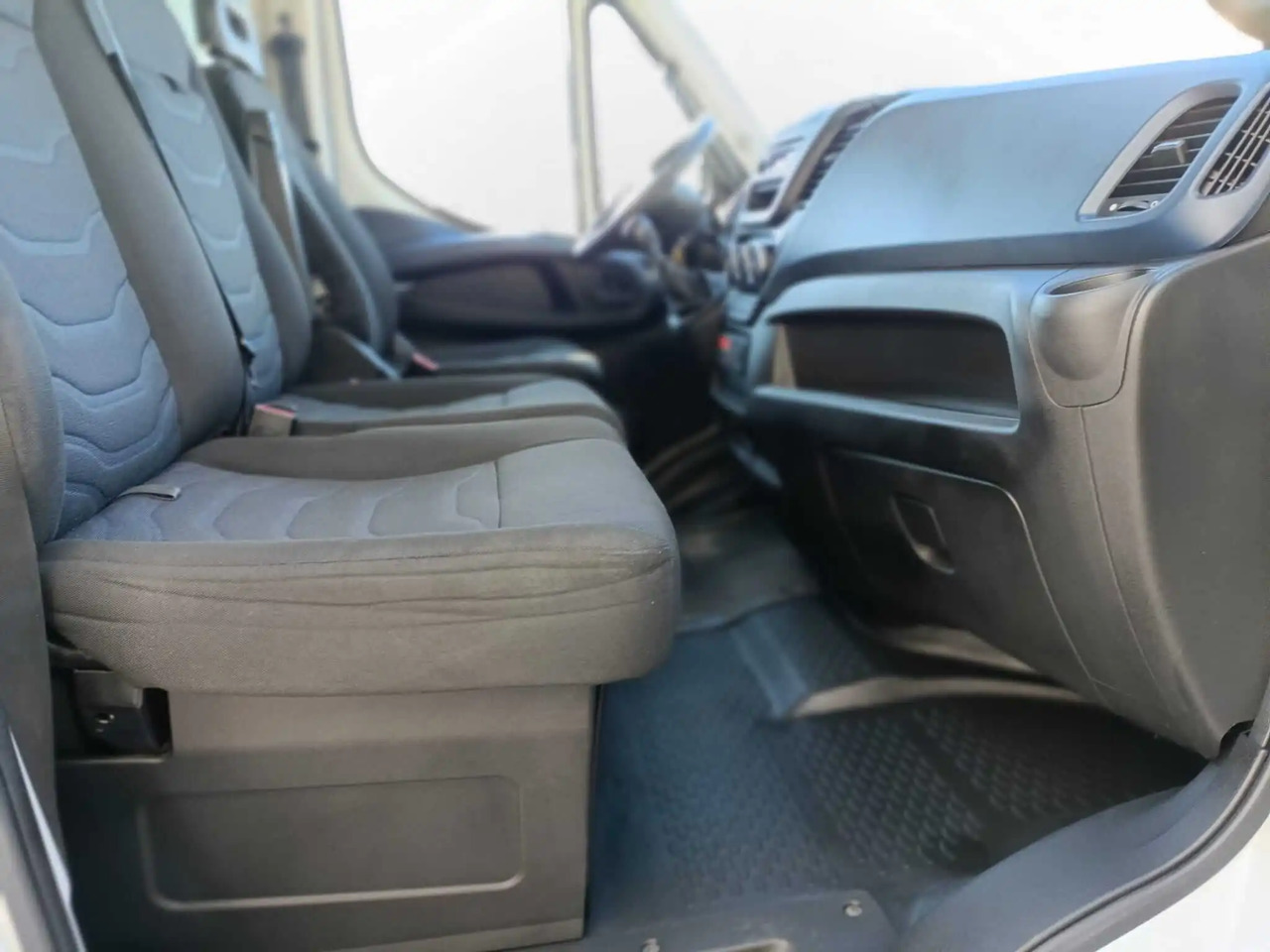 IVECO DAILY 60C18 RIBALTABILE CON GRU - 덤프트럭 : 사진 4 IVECO DAILY 60C18 RIBALTABILE CON GRU - 덤프트럭 : 사진 4