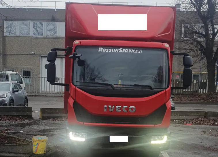 IVECO EUROCARGO 100E18 - 박스 트럭 : 사진 4 IVECO EUROCARGO 100E18 - 박스 트럭 : 사진 4