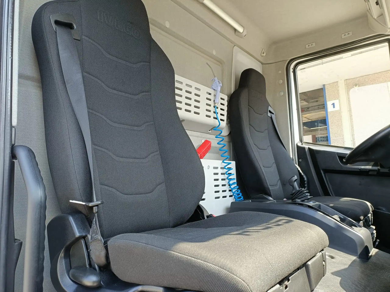 IVECO EUROCARGO 120E19P - 캡 새시 트럭 : 사진 3 IVECO EUROCARGO 120E19P - 캡 새시 트럭 : 사진 3