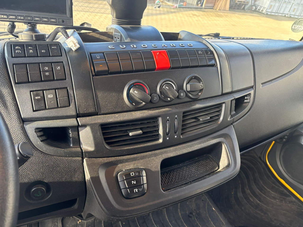 IVECO EUROCARGO 120E25P - 캡 새시 트럭 : 사진 2 IVECO EUROCARGO 120E25P - 캡 새시 트럭 : 사진 2